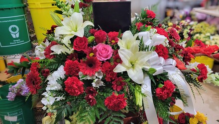 memorial tribute from Beck's Flower Shop & Gardens, in Jackson, Michigan